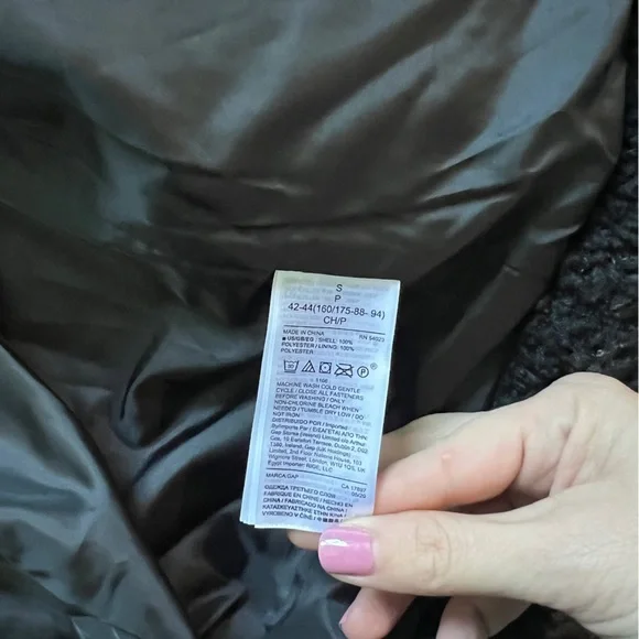 Gap Fit Women’s Sherpa Jacket, Black Zipper Closure, Size Small - Picture 9 of 10